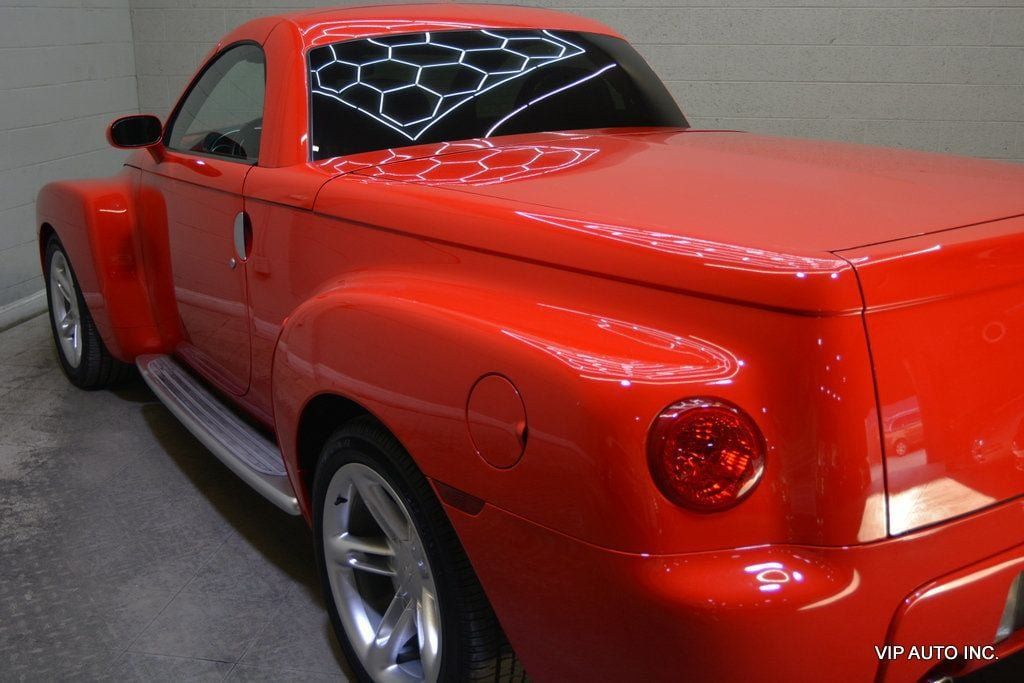 Used 2003 Chevrolet SSR w/ Preferred Equipment Group RWD image 9