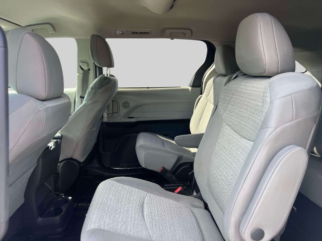 Used 2022 Toyota Sienna LE FWD image 13