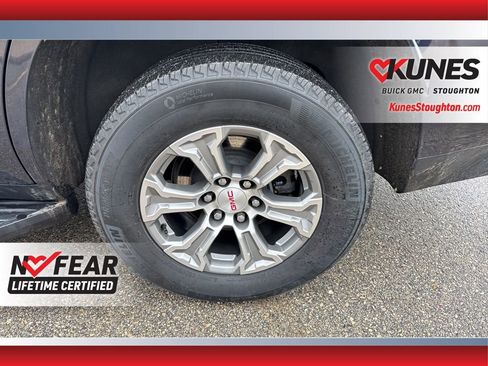 Used 2023 GMC Yukon SLE w/ Gmc Pro Safety Plus Package image 18
