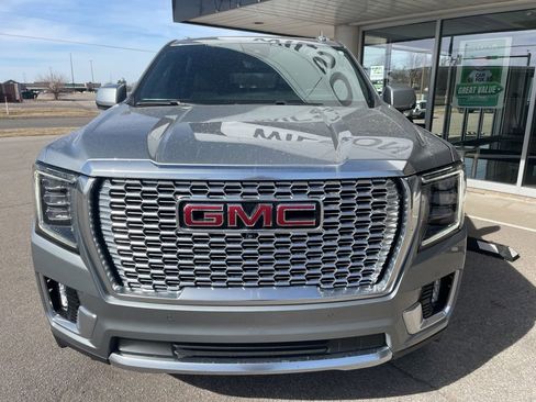 Used 2024 GMC Yukon XL Denali w/ Advanced Technology Package image 8