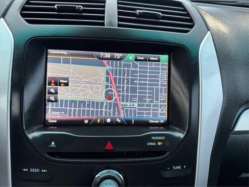 Used 2015 Ford Explorer XLT w/ Equipment Group 201A FWD image 27