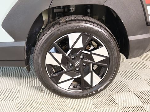 Used 2025 Hyundai Kona SEL AWD/4WD image 17