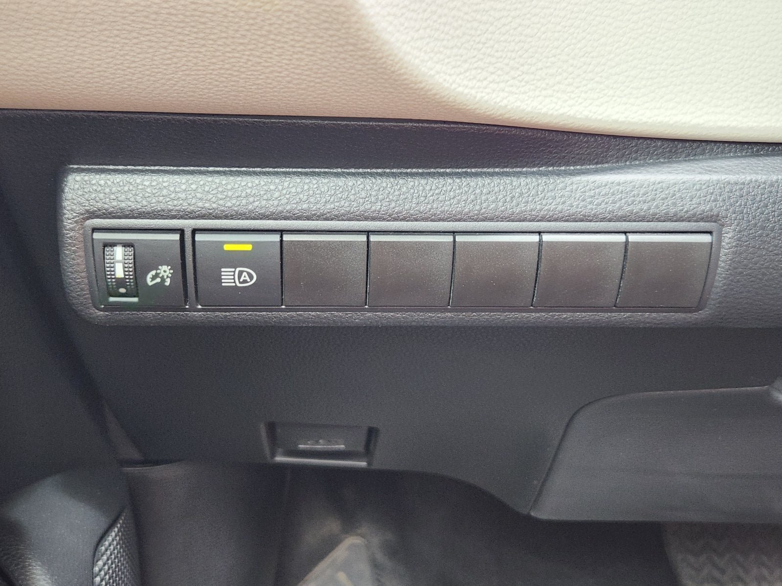 Used 2026 Toyota Corolla LE FWD image 28