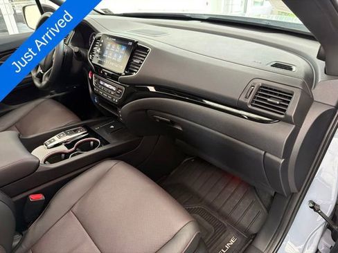 Used 2025 Honda Ridgeline Black Edition image 14