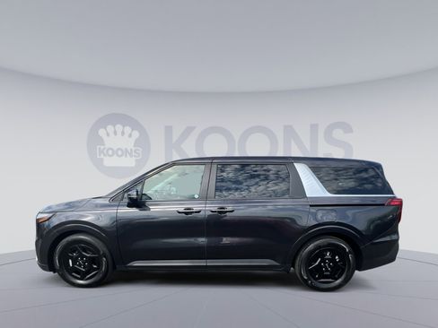 Used 2025 Kia Carnival FWD image 7