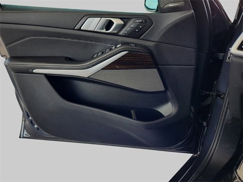 Used 2021 BMW X7 xDrive40i w/ Premium Package image 23