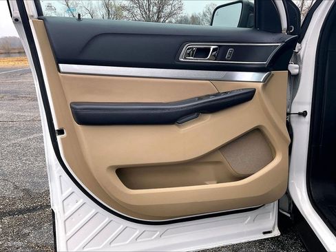 Used 2017 Ford Explorer XLT w/ Equipment Group 202A image 18