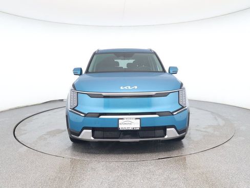 Used 2024 Kia EV9 Land image 8