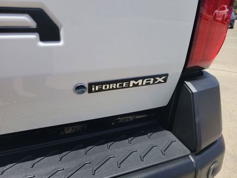 Used 2025 Toyota Tacoma Trailhunter AWD/4WD image 10