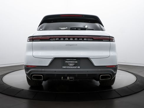 Certified 2024 Porsche Cayenne image 6
