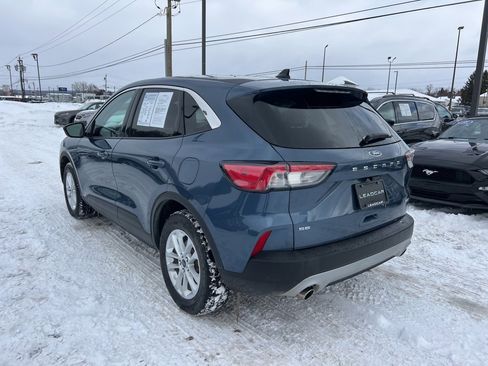 Used 2020 Ford Escape SE image 3