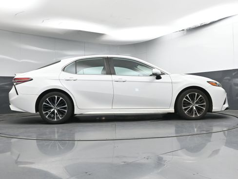 Used 2019 Toyota Camry SE image 23