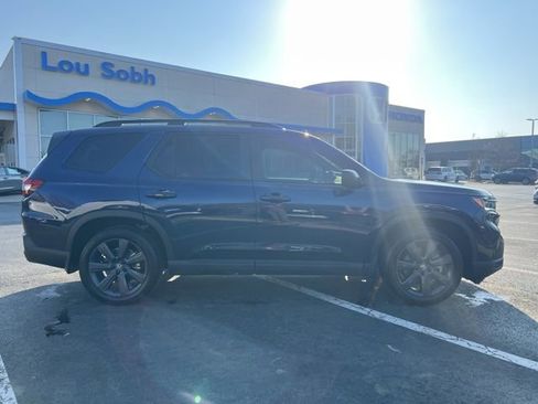 Used 2025 Honda Pilot Sport image 5