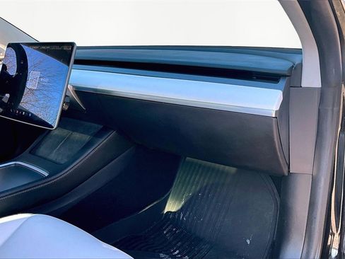 Used 2021 Tesla Model 3 Long Range image 16