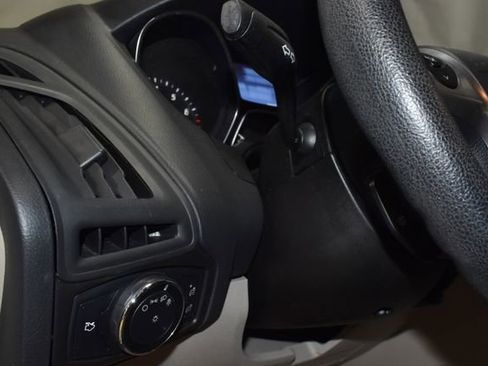 Used 2014 Ford Focus SE FWD image 21