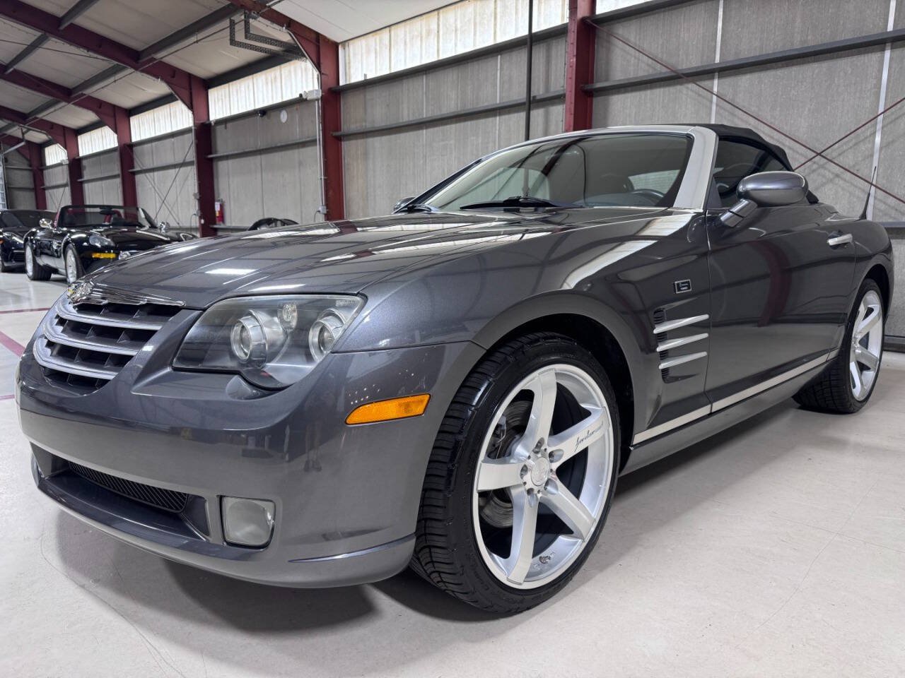 Used 2005 Chrysler Crossfire Limited RWD image 24