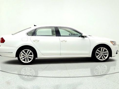 Used 2018 Volkswagen Passat 2.0T SE FWD image 4