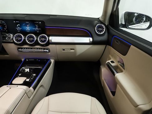 Certified 2022 Mercedes-Benz GLB 250 4MATIC image 18