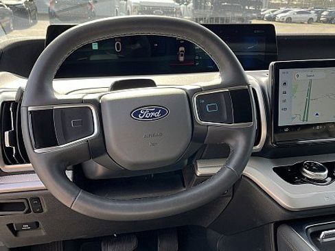 Used 2025 Ford Expedition Active image 9