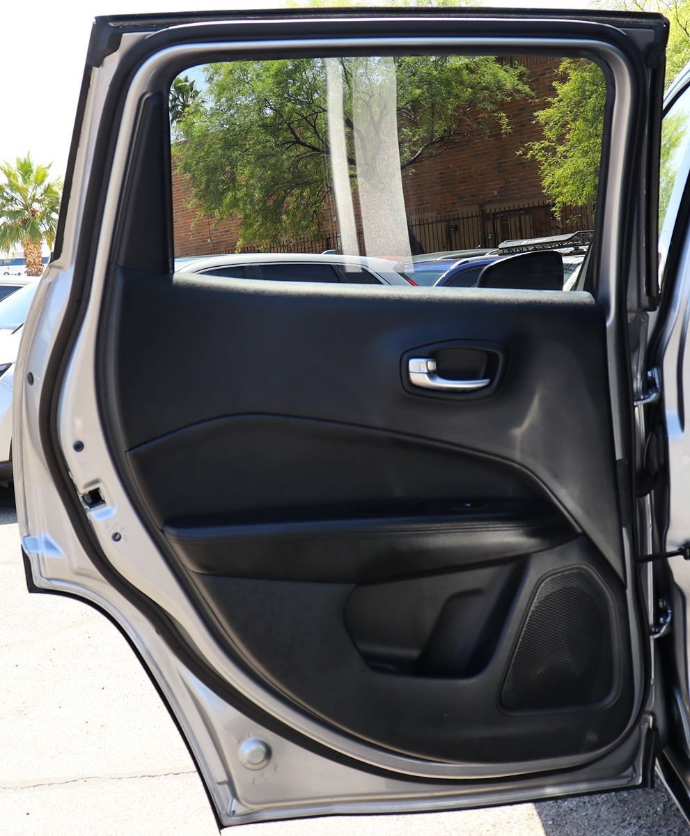 Used 2020 Jeep Compass Latitude FWD image 29