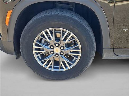Used 2025 Chevrolet Traverse LT image 25