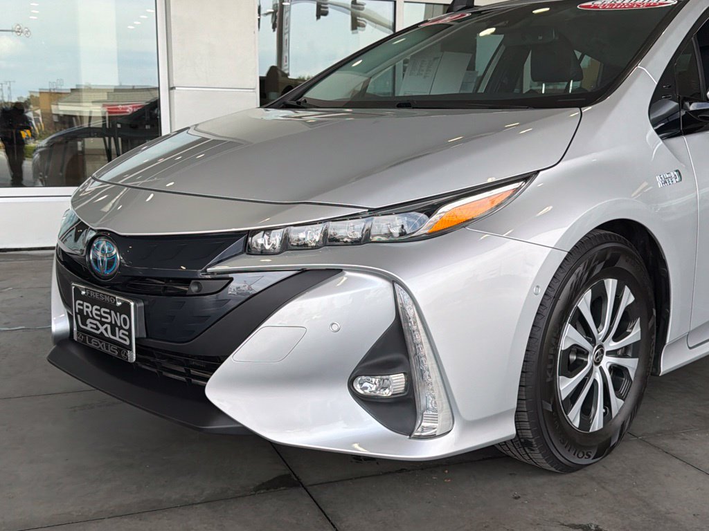 Certified 2020 Toyota Prius Prime Limited FWD image 3