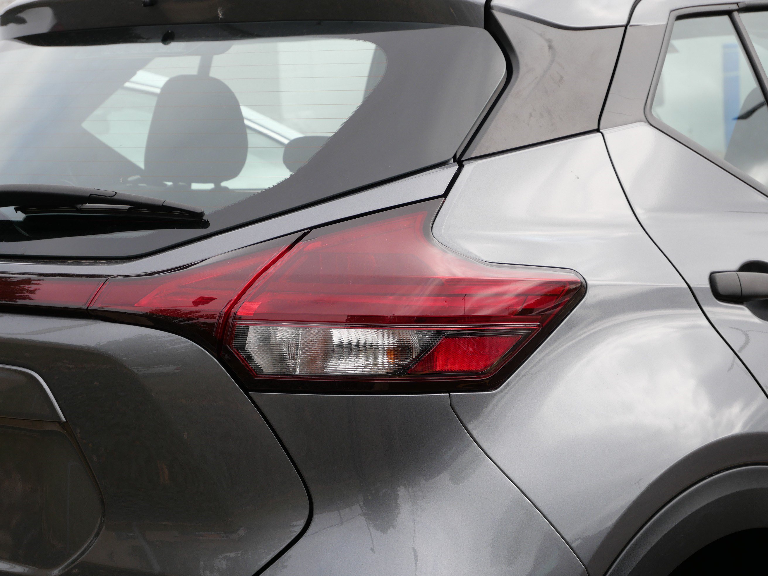 Used 2023 Nissan Kicks S FWD image 8