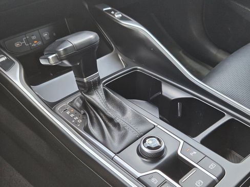 Certified 2025 Kia Sorento EX FWD image 9