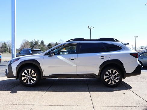 Used 2025 Subaru Outback Limited image 3