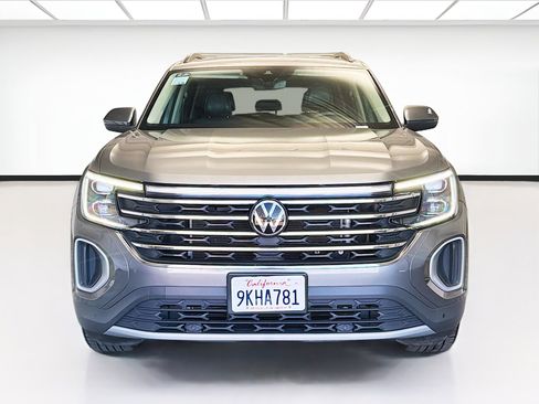 Used 2024 Volkswagen Atlas SE image 2