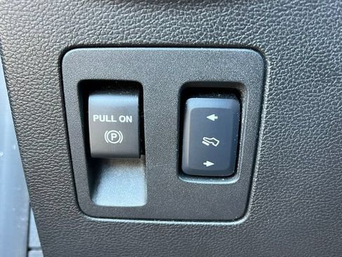 Used 2018 Ford F150 Lariat w/ Equipment Group 502A Luxury AWD/4WD image 4