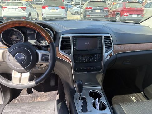 Used 2013 Jeep Grand Cherokee Overland w/ Trailer Tow Group IV image 12