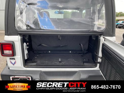 Used 2021 Jeep Wrangler Sport AWD/4WD image 9