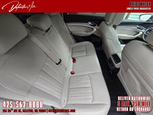 Used 2019 Audi e-tron Prestige w/ Prestige Package image 27