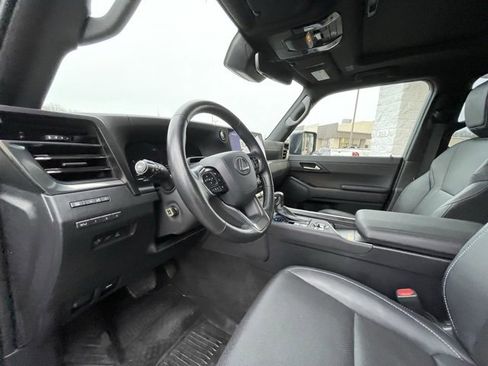 Used 2024 Lexus GX 550 image 11