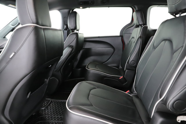Used 2025 Chrysler Pacifica Limited FWD image 29