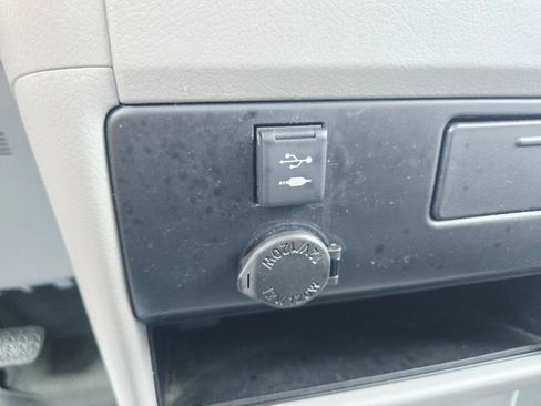 Used 2019 Toyota Sienna LE w/ LE Preferred Package image 30