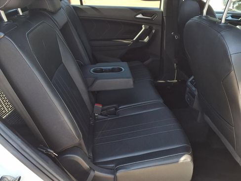 Certified 2022 Volkswagen Tiguan SE R-Line FWD image 23