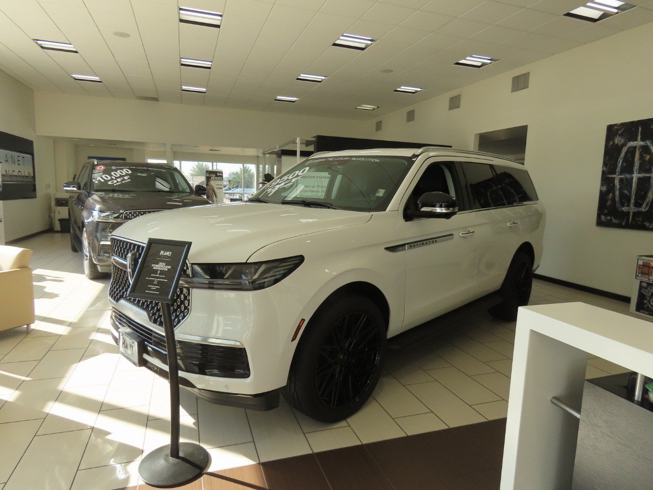 New 2026 Lincoln Navigator Premiere AWD/4WD image 2