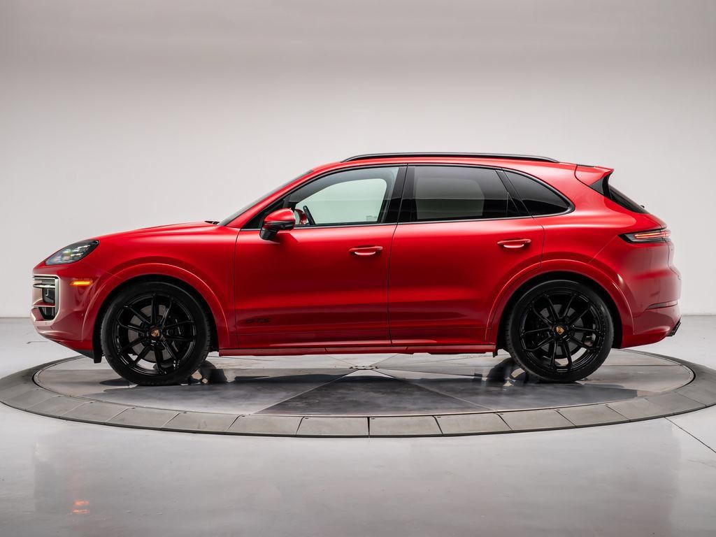 Used 2025 Porsche Cayenne GTS AWD/4WD image 2