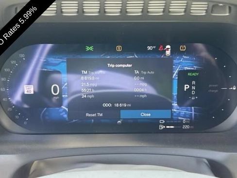 Used 2025 Volvo XC90 T8 Plus w/ Protection Package Premier AWD/4WD image 5