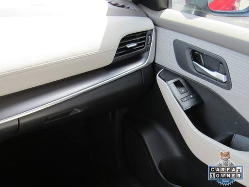 Certified 2023 Nissan Rogue SV FWD image 17