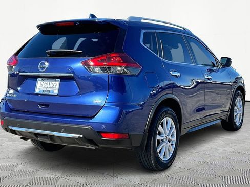 Used 2019 Nissan Rogue SV image 2