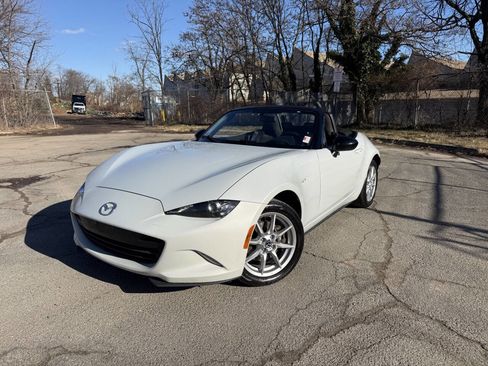 Used 2016 MAZDA MX-5 Miata Sport image 9