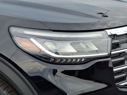 Certified 2025 Ford Explorer Active AWD/4WD image 9