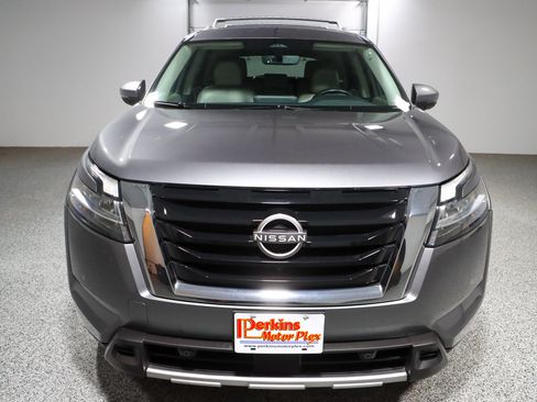 Used 2023 Nissan Pathfinder SL FWD image 4