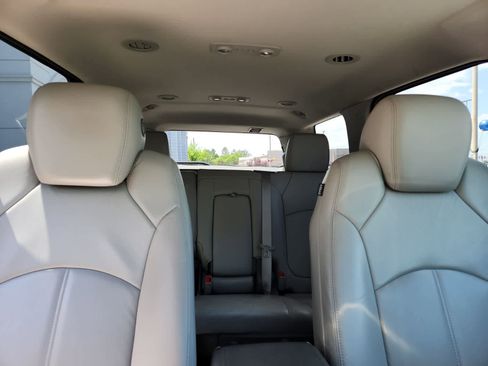 Used 2014 GMC Acadia SLT image 19