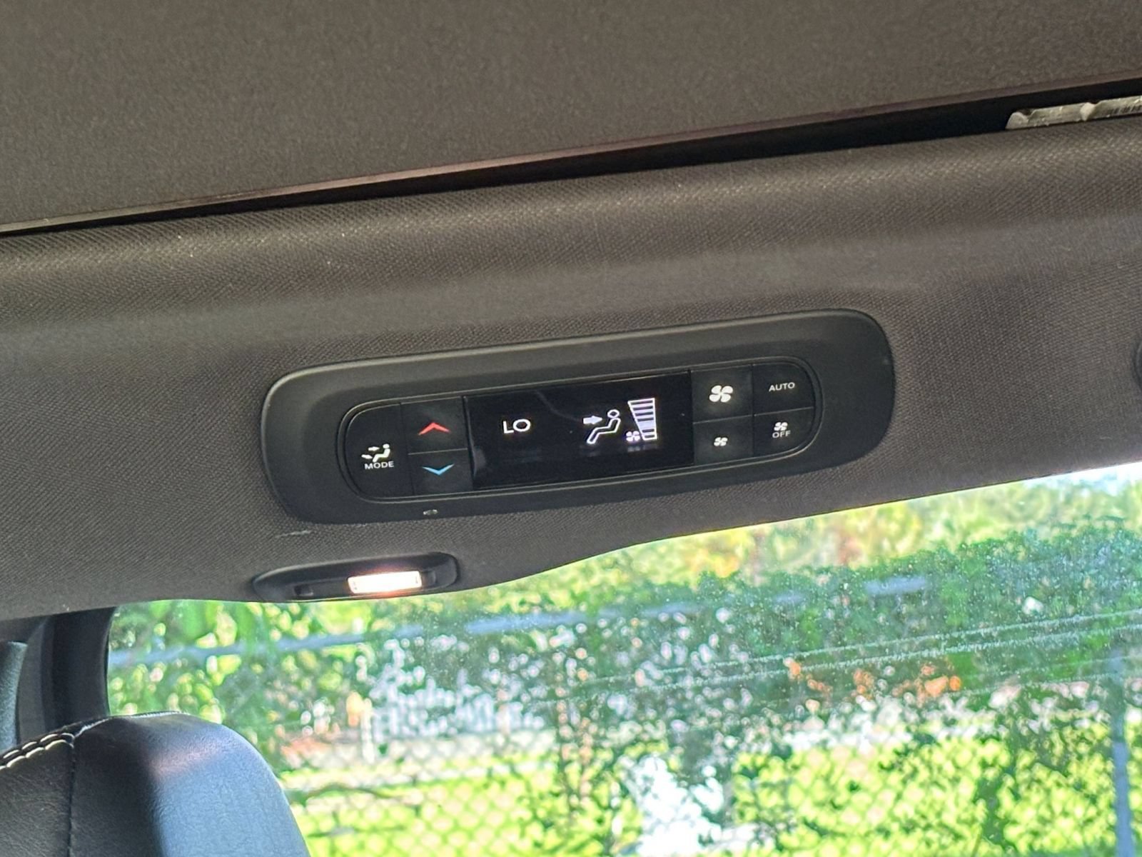 Used 2025 Chrysler Pacifica Limited FWD image 25