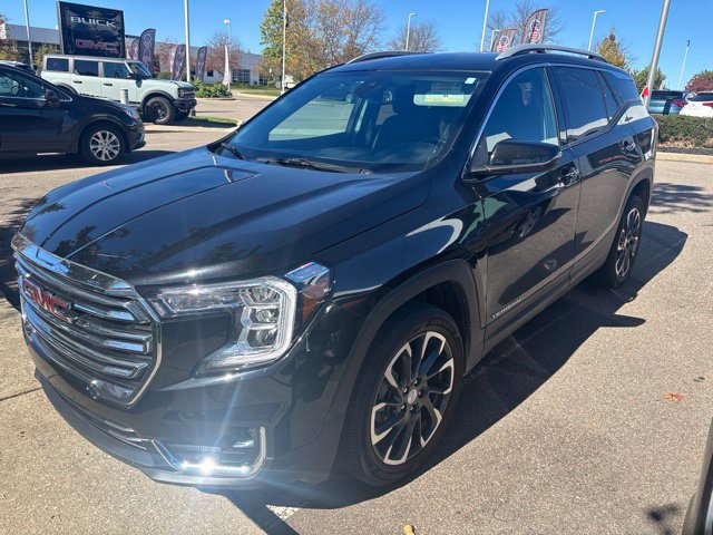 Used 2024 GMC Terrain SLT w/ LPO, Floor Liner Package AWD/4WD image 1