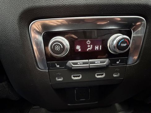 Used 2021 GMC Yukon Denali w/ Denali Ultimate Package image 31